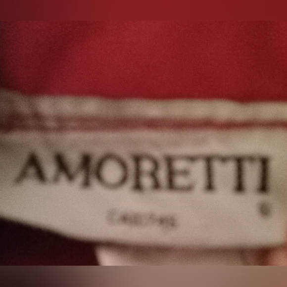 This is an Amoretti red skirt . The tag says size 7 but is a snug fit at 5-6. - Picture 8 of 8